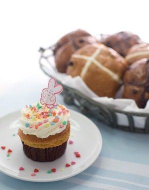 Hot Cross Buns and Easter Cupcakes