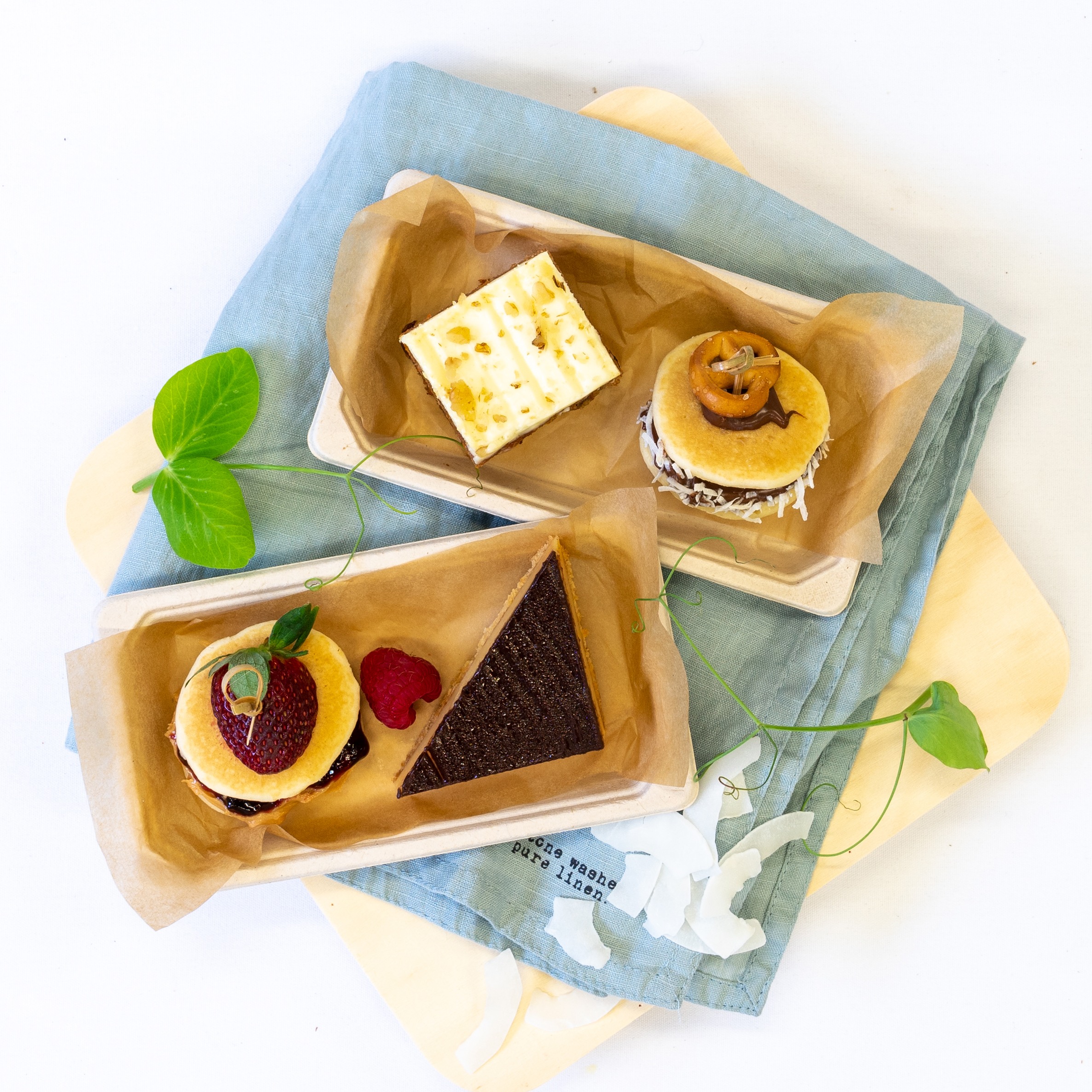 Duo pack E – Assorted cake + Pancake stack