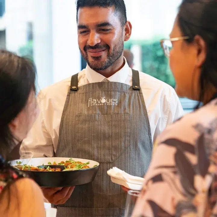 Food & beverage waiter