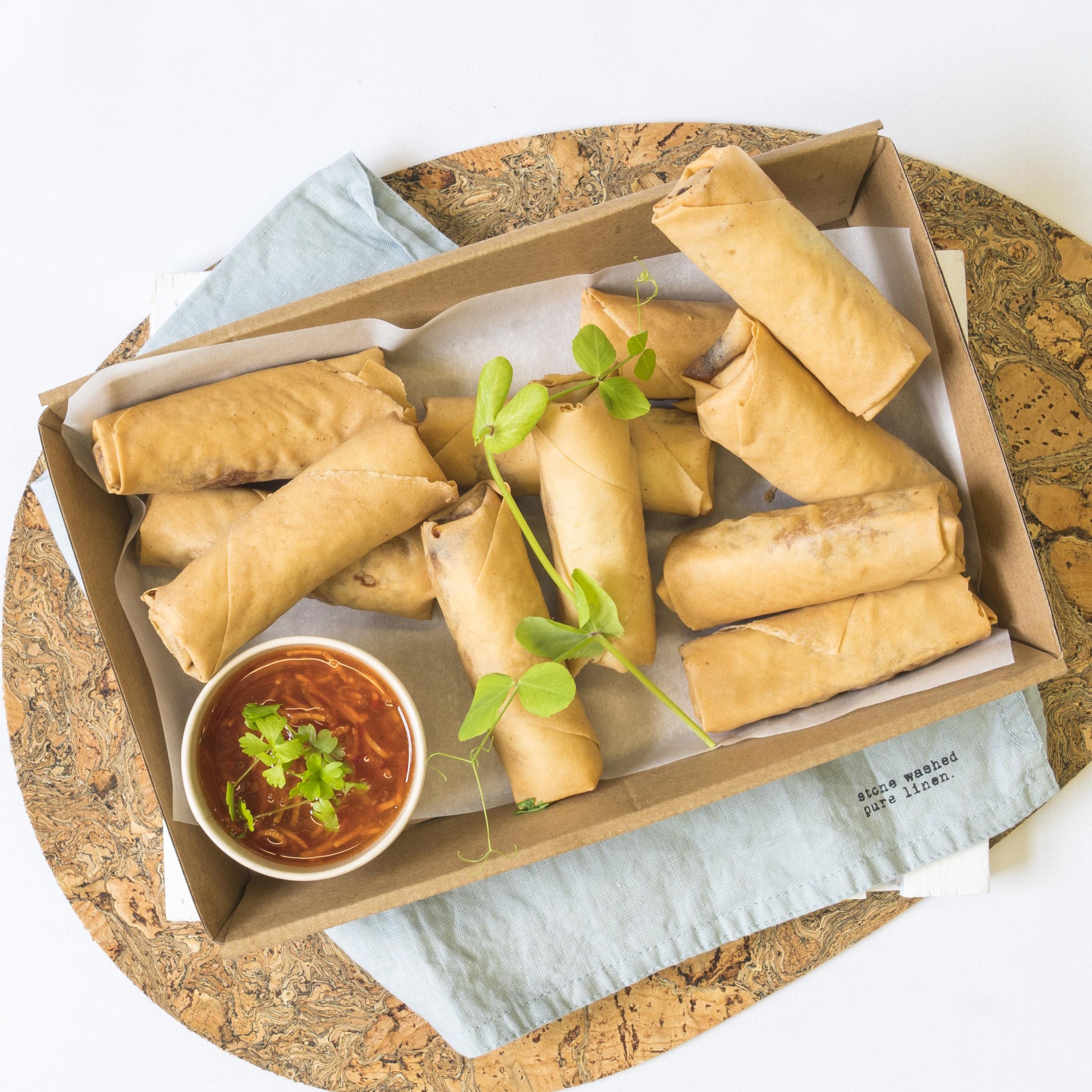 Vegetarian spring roll, carrot & sweet chilli dipper