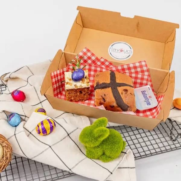 Duo pack of traditional hot cross bun + egg-stra tasty carrot cake