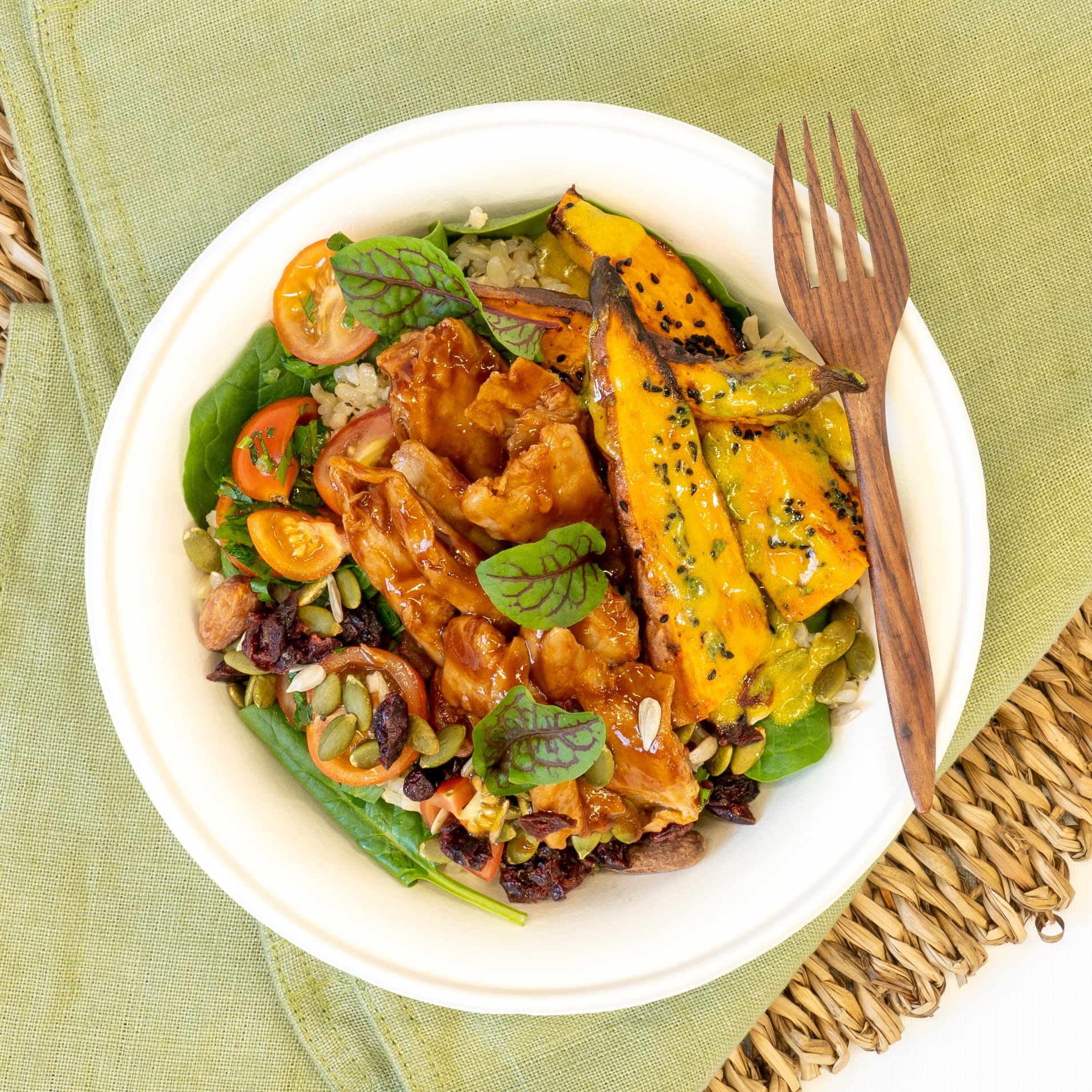 Individual BBQ plant based "chicken" salad