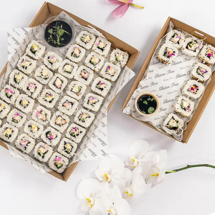 California sushi roll, white rice, poached prawn, avocado, cucumber, creamy mayo, crisp noodle, baby flora, soy dipping sauce