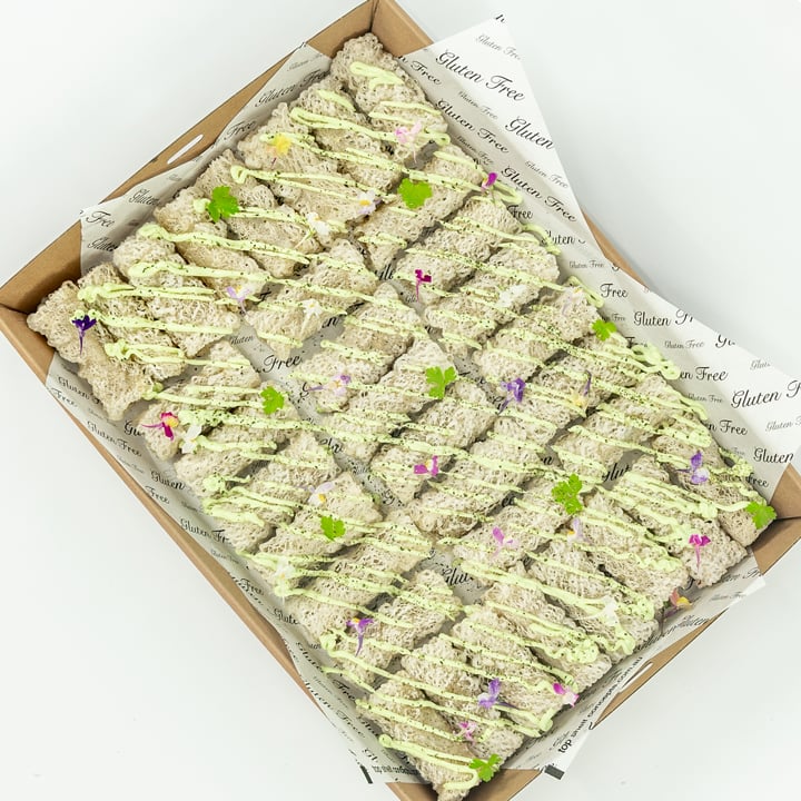 Enoki & spring onion rice net roll, wasabi cream, matcha powder, seaweed