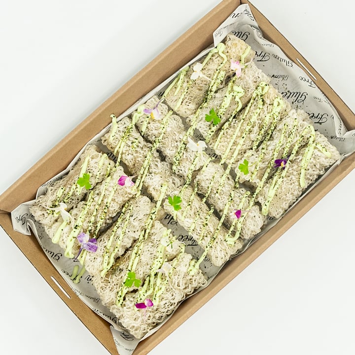 Enoki & spring onion rice net roll, wasabi cream, matcha powder, seaweed