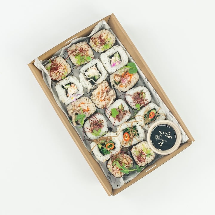 Sushi roll collection box