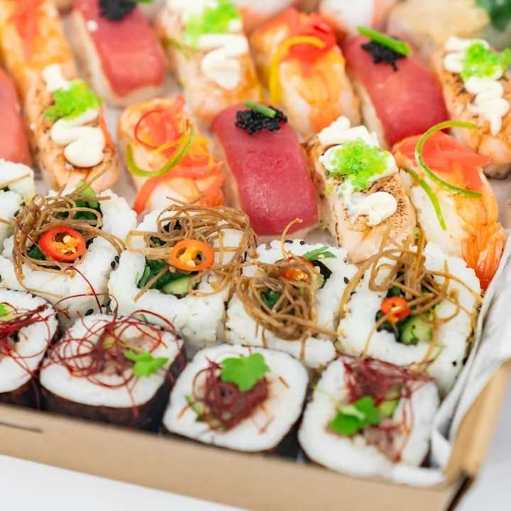 Sushi, nigiri & rice paper roll collection box