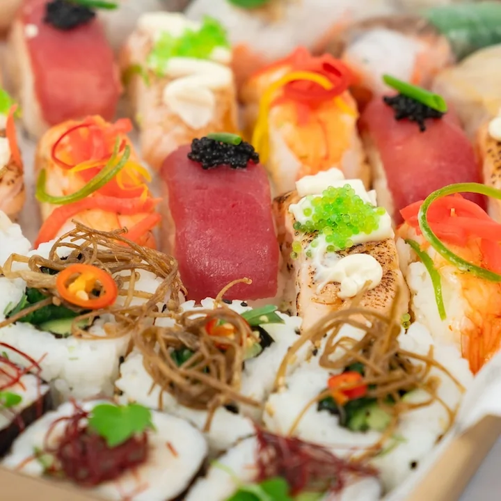 Sushi, nigiri & rice paper roll collection box