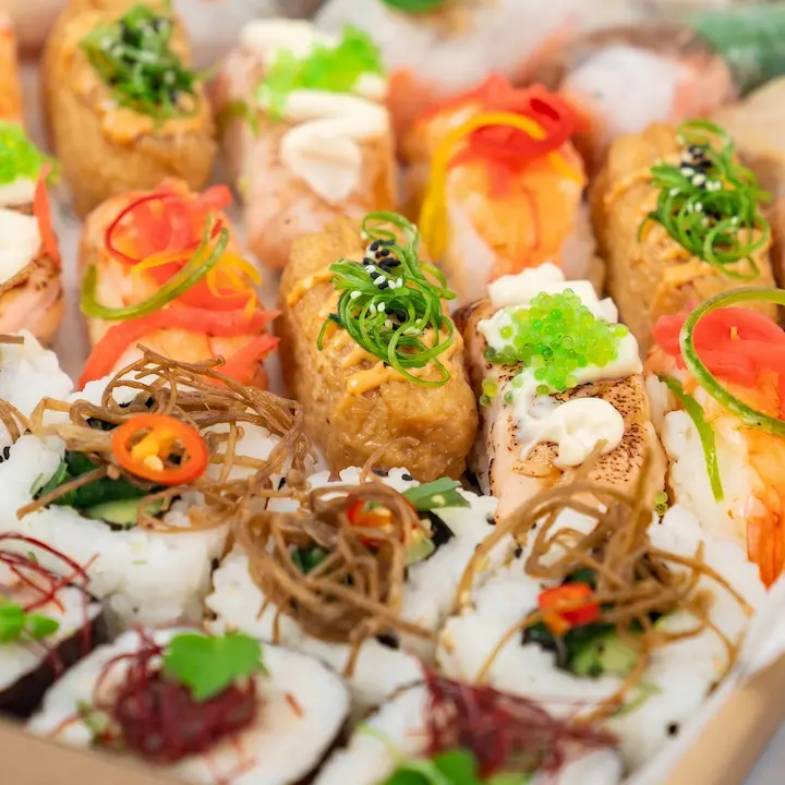 Sushi, nigiri & rice paper roll collection box