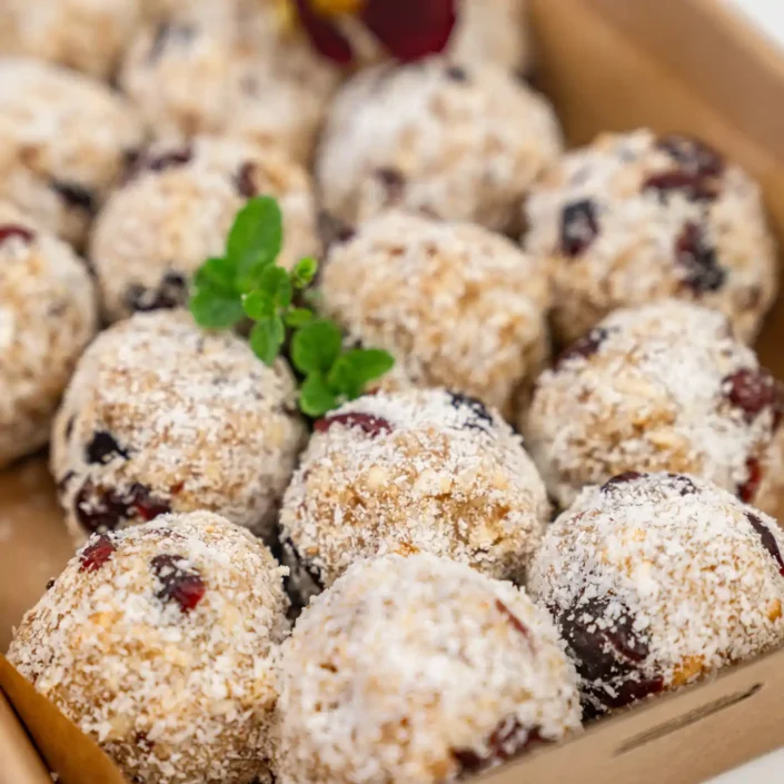 Cranberry, coconut & lime powerballs