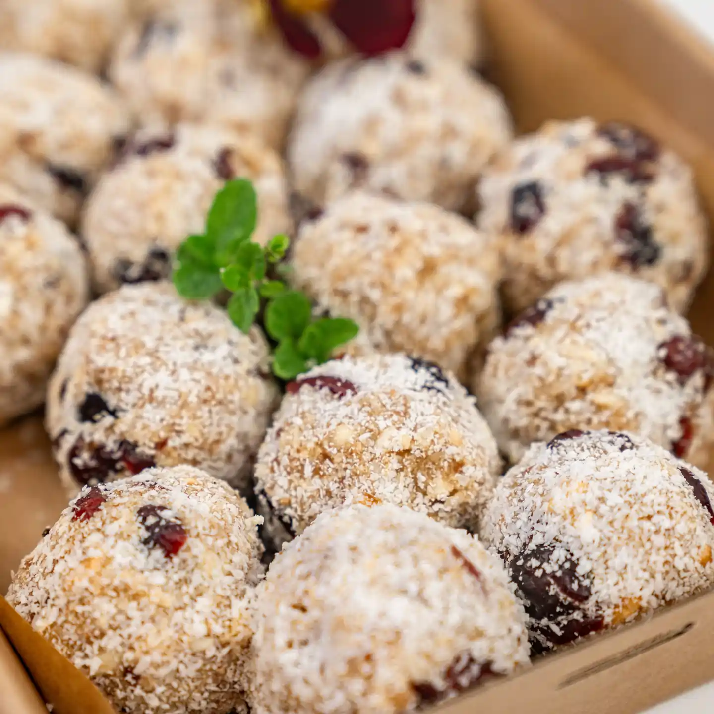 Cranberry, coconut & lime powerballs