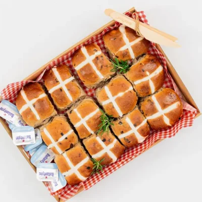 Hot cross bun dozens boxes - Mocha