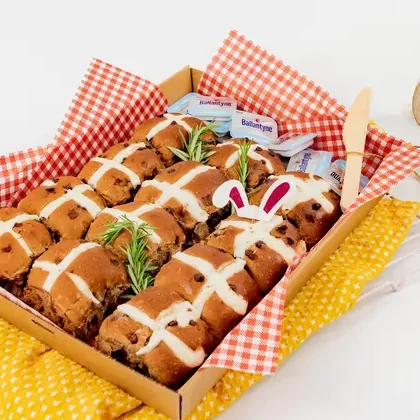 Hot cross bun dozens boxes - Mocha